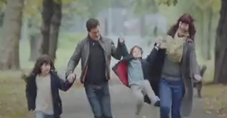 Snimak koji nosi duboku poruku: Život okrenut naglavačke (VIDEO)