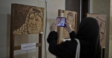  11. godišnjica smrti: Otvorena izložba fotografija Yassera Arafata u Gazi