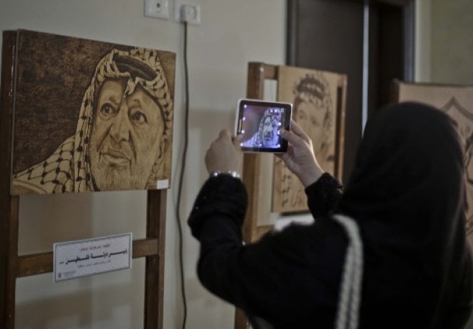  11. godišnjica smrti: Otvorena izložba fotografija Yassera Arafata u Gazi