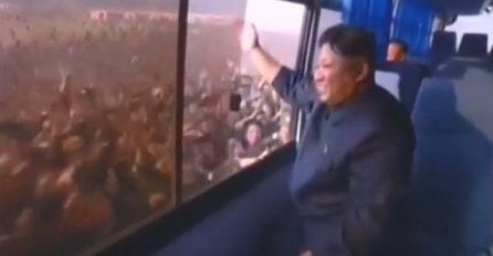 Ekstaza kakvu niste vidjeli: Kim Jong-un maše narodu iz autobusa