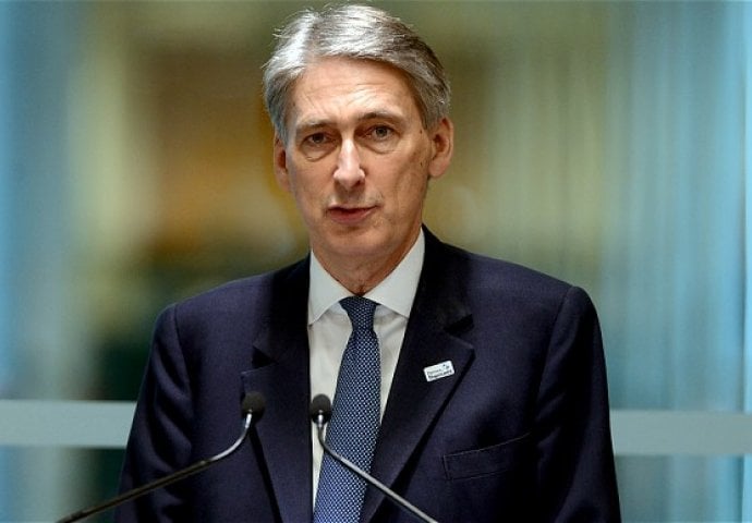 Hammond: Samo Putin ima moć da ubijedi Assada u nešto