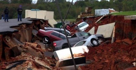 Neviđeno! Zemlja '' progutala'' automobila (VIDEO, FOTO)