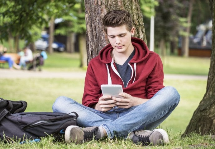 Sarajevski student otvoreno "isprozivao" današnje djevojke: Što su skuplje flaše, to su jeftinije djevojke oko vas!