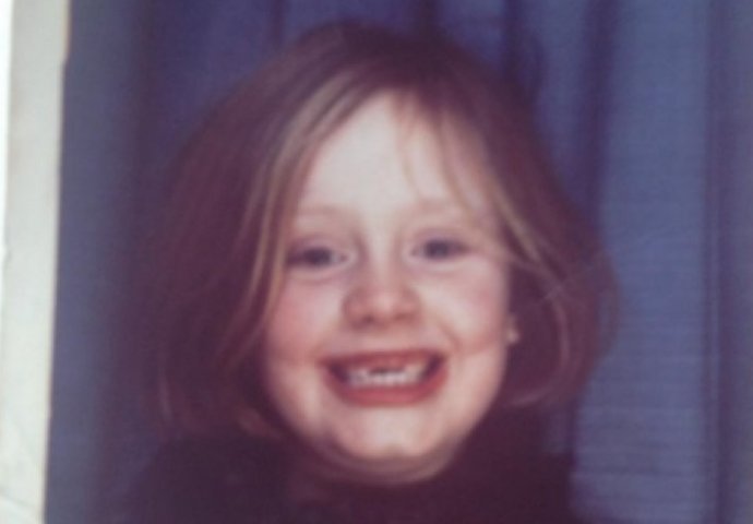 Danas je pjevačica anđeoskog glasa: Prepoznajete li ovu malecku sa slike?