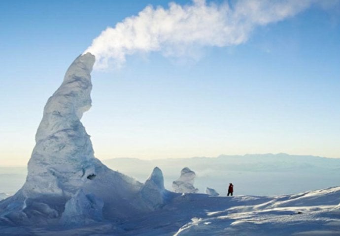 Pogledajte kako izgleda misteriozna planina vatre i leda (FOTO)