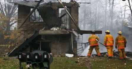  Avion zakačio stambenu zgradu, pa se srušio