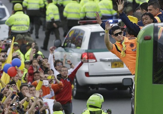 Realova zvijezda se vozi u autobusu (VIDEO)