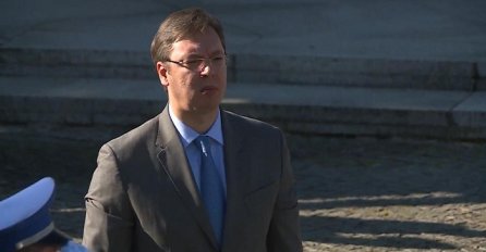 Vučić položio cvijeće na spomen obilježje u Potočarima