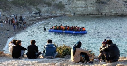 Čas fizike: Koliko izbjeglica baciti u more, da bi splav plovio?