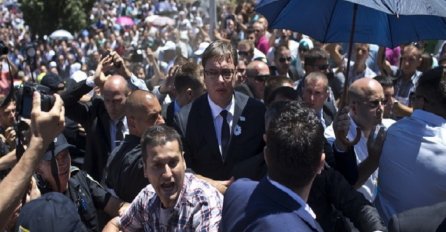 Vučić i Dodik se uz snažno osiguranje poklonili bošnjačkim žrtvama genocida