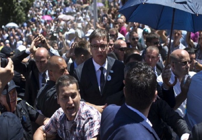 Vučić i Dodik se uz snažno osiguranje poklonili bošnjačkim žrtvama genocida