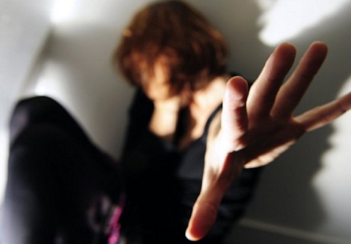 "Tata je u veoma pripitom stanju legao pored mene u moj krevet "