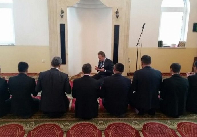 U Srebrenici akšam namaz predvodio Bakir Izetbegović (FOTO)