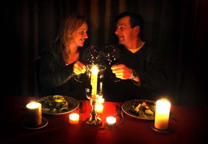 'Konačno sam otkrio zašto moja djevojka tako često dolazi kod nas na večeru'