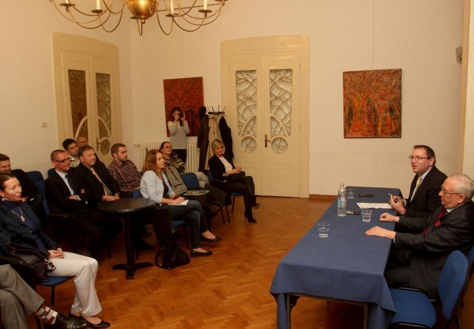 Ruski veleposlanik Anvar Azimov: Rusija i SAD su partneri u borbi protiv ISIL-a