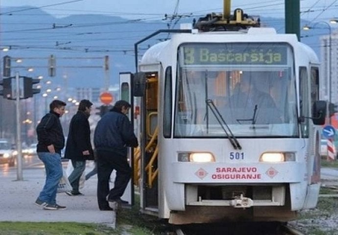 Na Dolac-Malti u tramvaju izboden muškarac