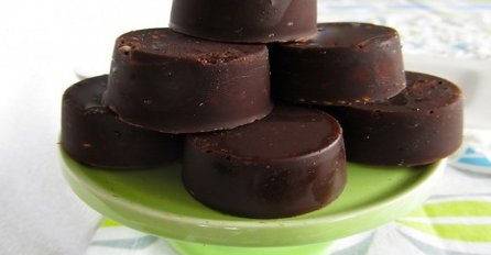 Domaća čokolada koju će lako napraviti i kuharice početnice!