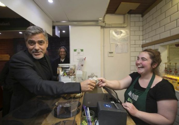 Veliko srce: George Clooney u kafiću ostavio 1000 dolara za beskućnike