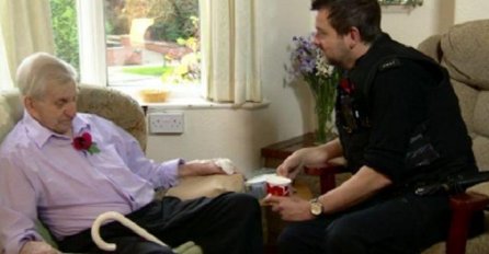 Svi su ih zaboravili, pa su pozvali policiju: Ono što su rekli policajcu je rasplakalo mnoge (VIDEO)