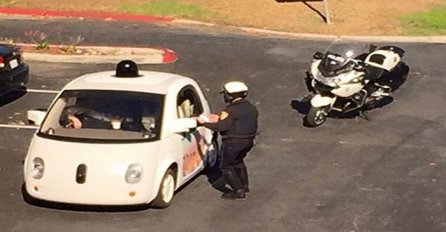 Policija zaustavila Googleov samovozeći automobil: Nema vozača, nema kazne