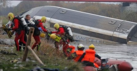 Najmanje sedmero stradalih u iskakanju voza iz tračnica