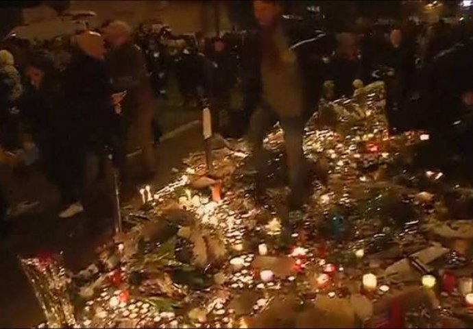 (VIDEO) Stampedo u Parizu: Čula se pucnjava, ljudi počeli bježati s trga Place de la Republique