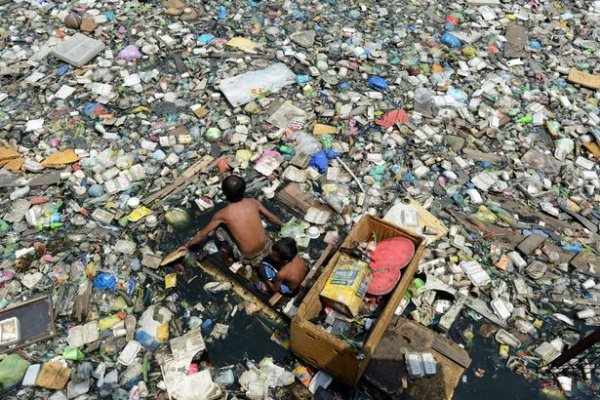 manila-plastic-bottle-collecting