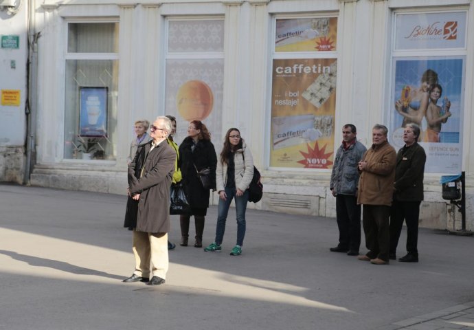 Građani Sarajeva tačno u podne odali počast stradalima u Parizu