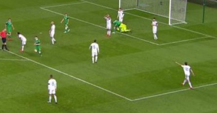Ovo je sramota: Sudija poklonio gol Ircima