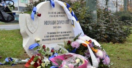 Spomenik poginulom dječaku tokom opsade Sarajeva