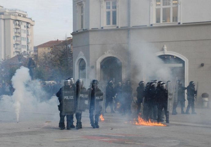 Kosovo: Ponovno eskalirali sukobi policije i demonstranata