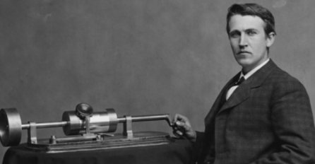 Thomas Edison objavljuje pronalazak fonografa