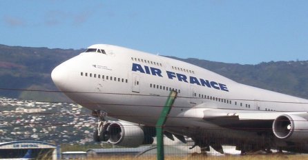 Kompanija Air France zabrinuta: Pronađen sumnjivi paket, putnici evakuisani iz aviona