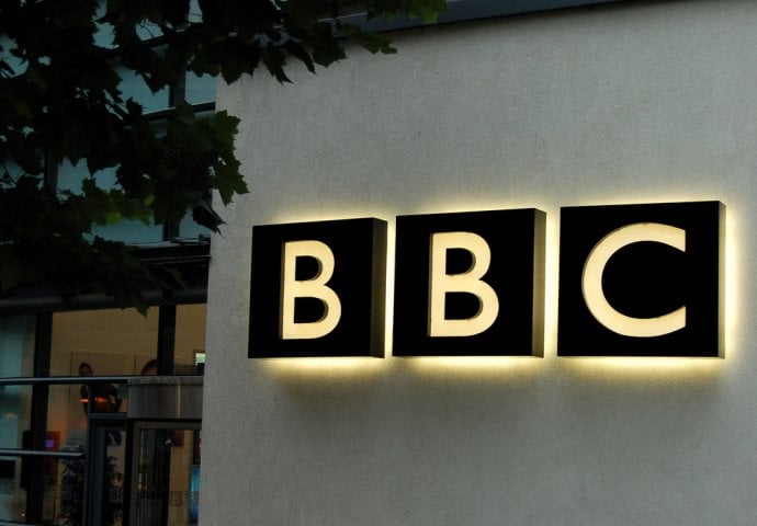 Britanska vlada ulaže 412 miliona eura u BBC