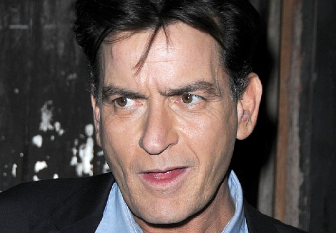 Procurio video: Charlie Sheen uhvaćen tokom oralnog seksa s muškarcem