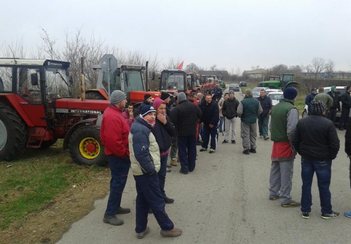 Makedonsko-grčka granica: Migranti zašivenih usta nastavili protest