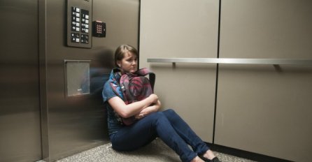 'Zaglavila sam se u liftu sa dečkom, a najgore od svega tu je još bio...' 