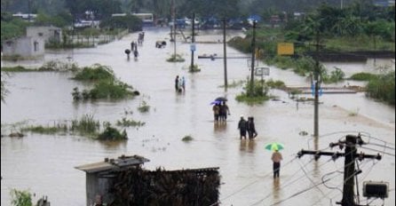 Poplave u Indoneziji: Evakuisano najmanje 12 hiljada ljudi, hiljade kuća pod vodom