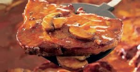  Kotlet s umakom od gljiva 