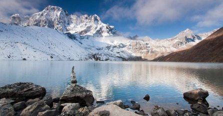 NAUČNICI UPOZORAVAJU: Opasno širenje jezera na Mt. Everestu