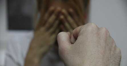 "Moj otac je bolestan čovek, uživa u tome da me maltretira"