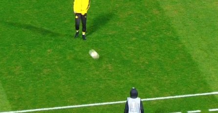 Zbog čega je Junuzaj odlučio da se zagrijava sa sakupljačem lopti?