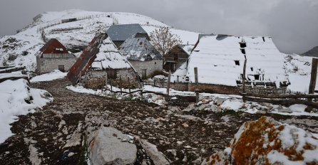 Najviše selo u BiH potpuno pusto: Dominiraju snijeg, napuštene kuće i zvuk vjetra