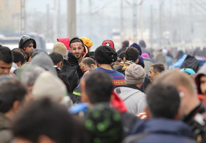 Sukob migranata s policijom, 18 povrijeđenih policajaca