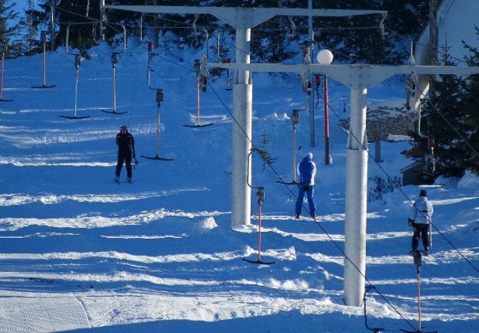 Na Vlašiću danas pušteni u rad skijaški liftovi: Bh. planinu posjetio veliki broj građana