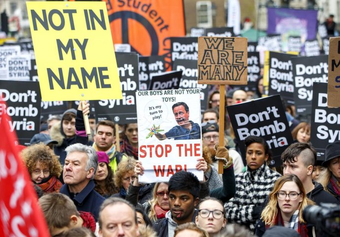 London: Protesti protiv bombardovanja Sirije