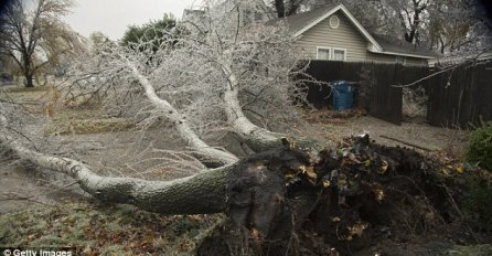 Nezapamćeno nevrijeme: Hladnoća i poplave odnijele najmanje 14 života