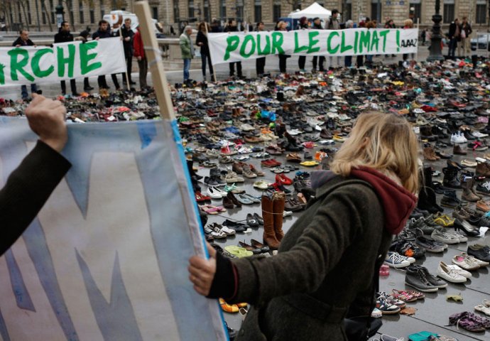 Mirni protesti prerasli u nasilne: Stotine osoba uhapšeno u Parizu