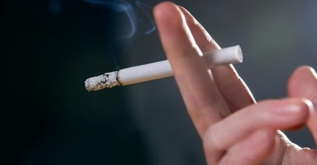 'Sinoć sam probala cigaretu sa drugaricom mojih godina koja isto puši'