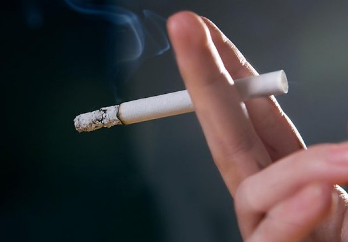 'Sinoć sam probala cigaretu sa drugaricom mojih godina koja isto puši'